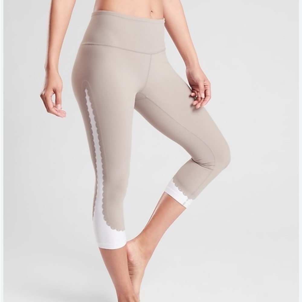 Athleta Elation Scallop Hem Capri Leggings Taupe Beige High Rise Size M